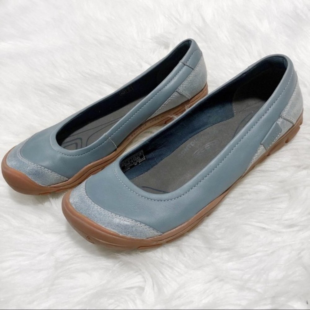 Keen Slip On Flats EUC